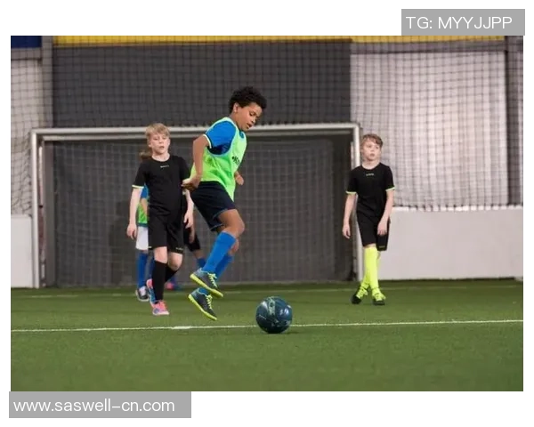 足球明星与孩子们的温馨瞬间高清图片分享 足球明星与孩子们的温馨瞬间高清图片分享