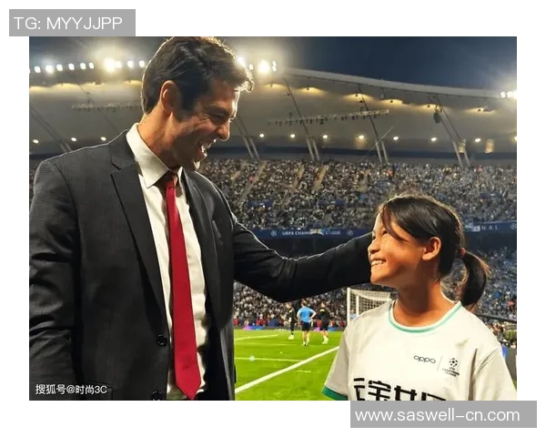 足球明星卡卡现身活动现场引发粉丝热烈追捧与媒体关注 足球明星卡卡现身活动现场引发粉丝热烈追捧与媒体关注