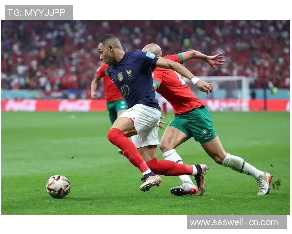 足球明星小课堂：探索绿茵场上的传奇人物与他们的辉煌故事