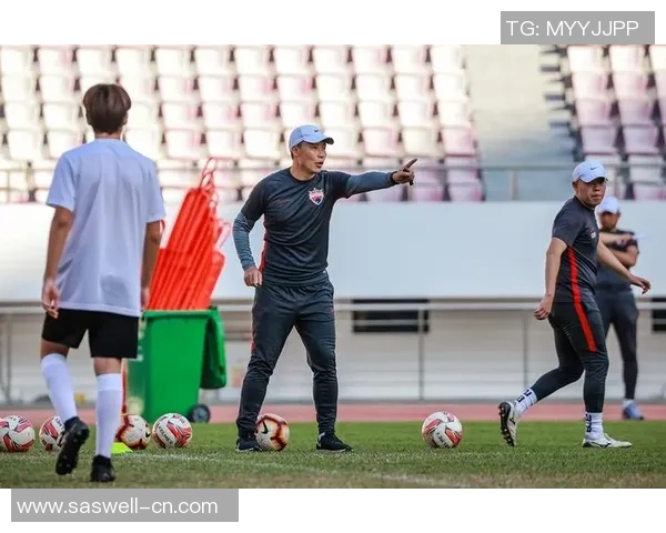 足球明星护臂时尚风潮解析与精彩瞬间回顾 足球明星护臂时尚风潮解析与精彩瞬间回顾