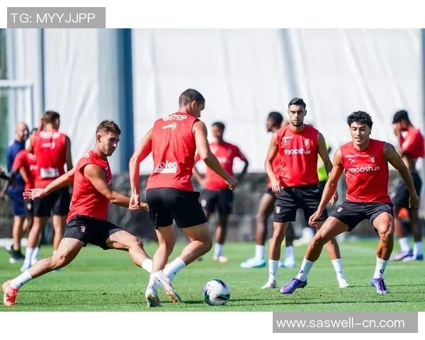 足球明星队齐聚一堂合影留念展现团结与友谊的精彩瞬间 足球明星队齐聚一堂合影留念展现团结与友谊的精彩瞬间